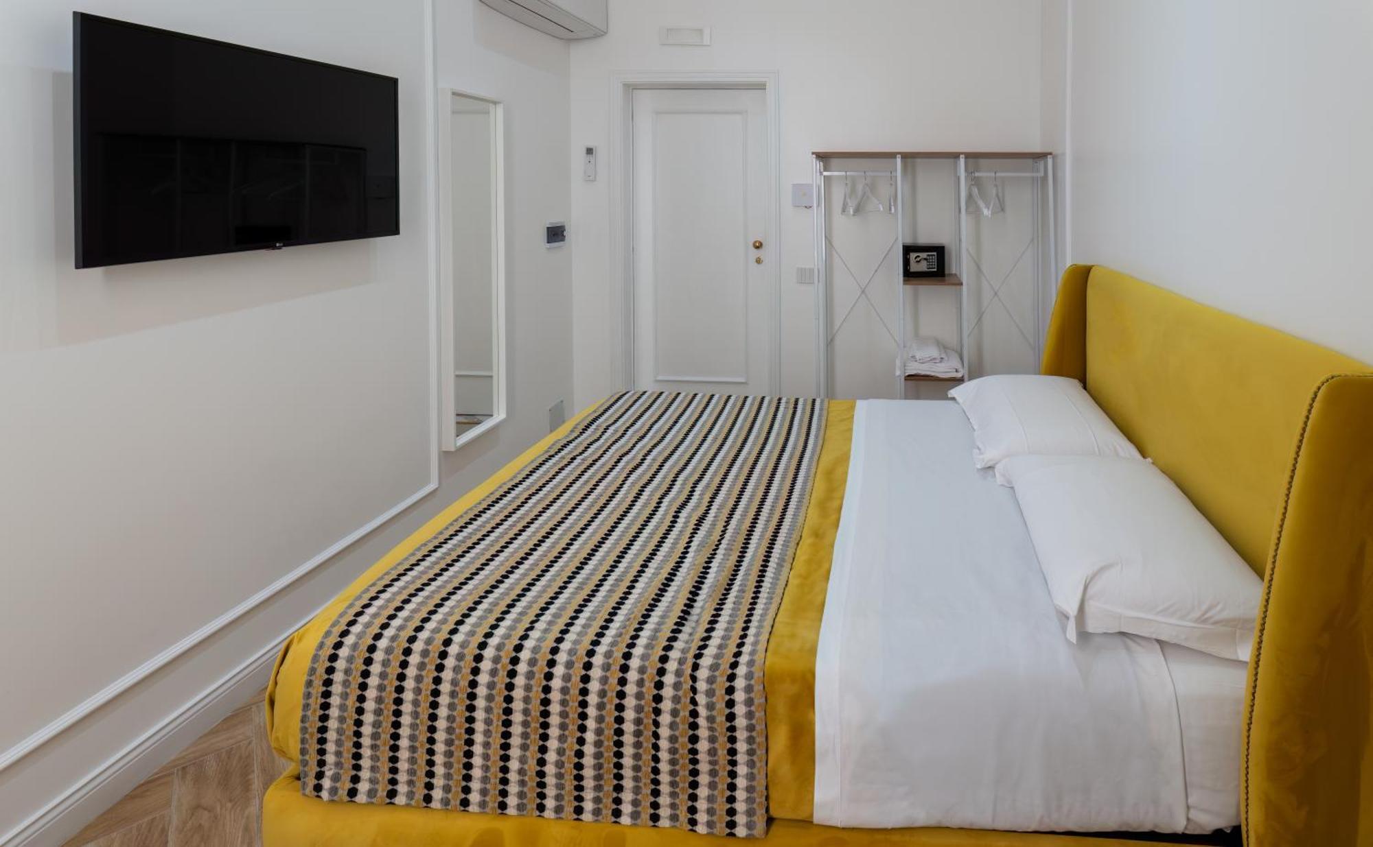 Hotel Garibaldi 125 à Naples Extérieur photo