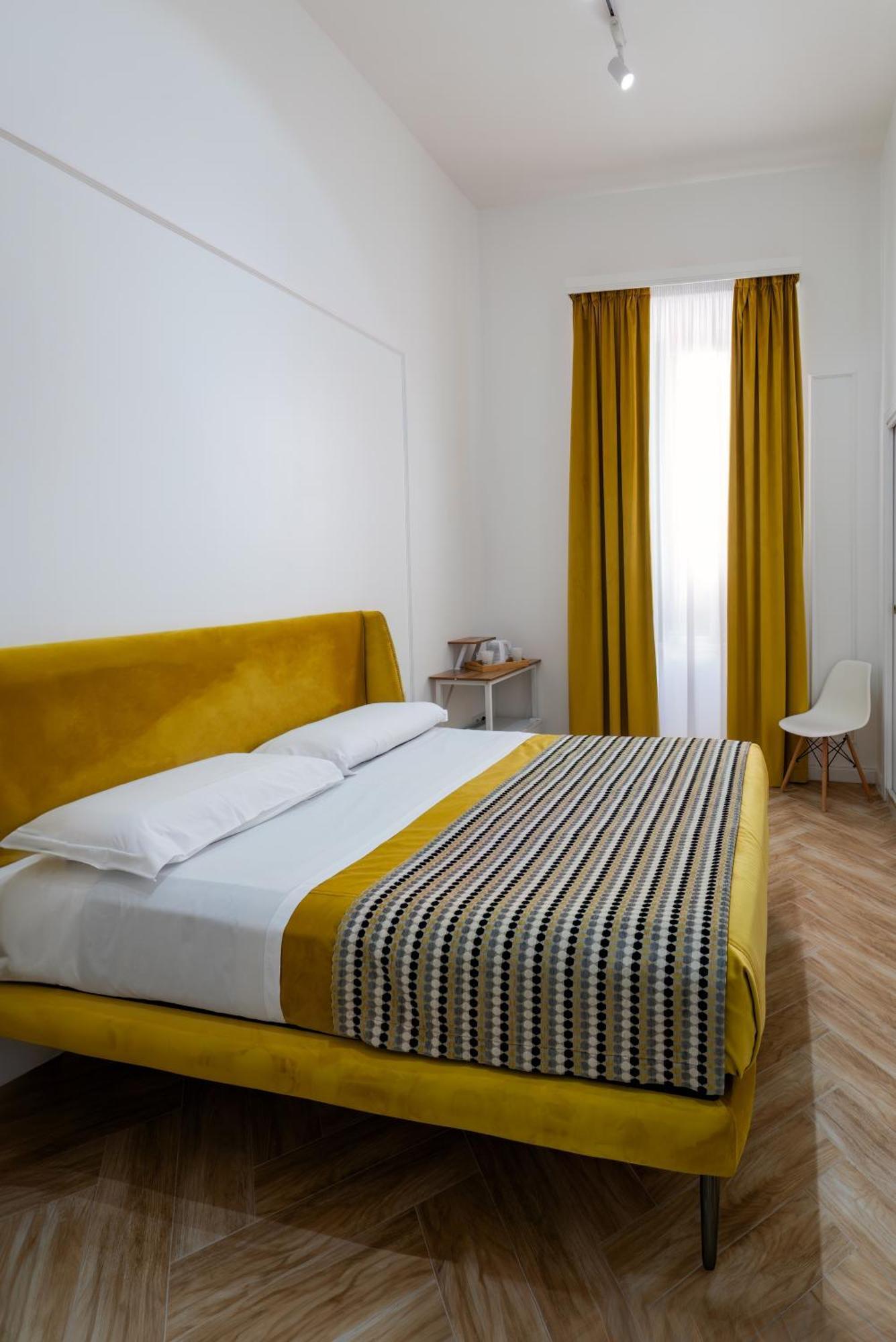 Hotel Garibaldi 125 à Naples Extérieur photo